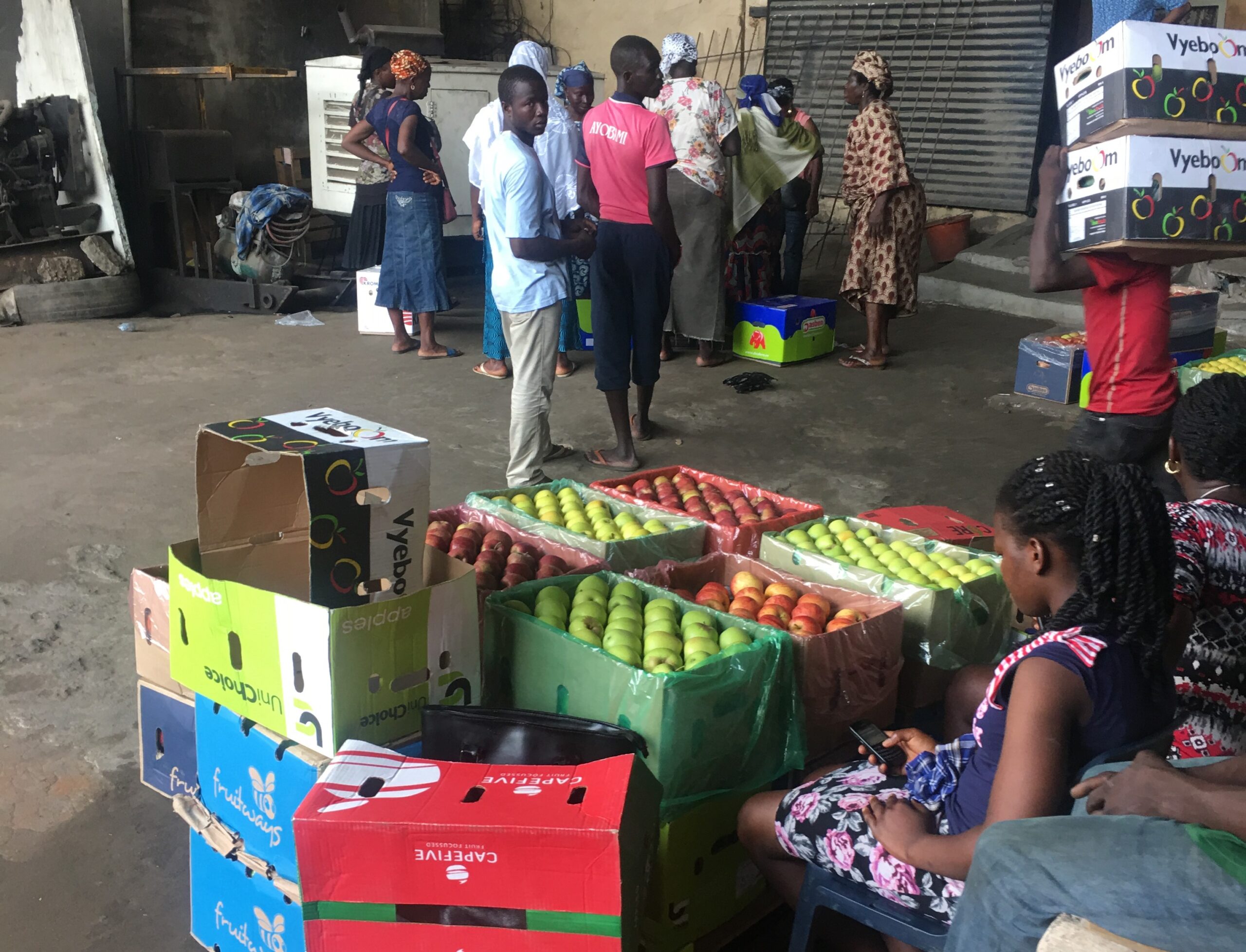 Wholesale fruit market in Nigeria (2)