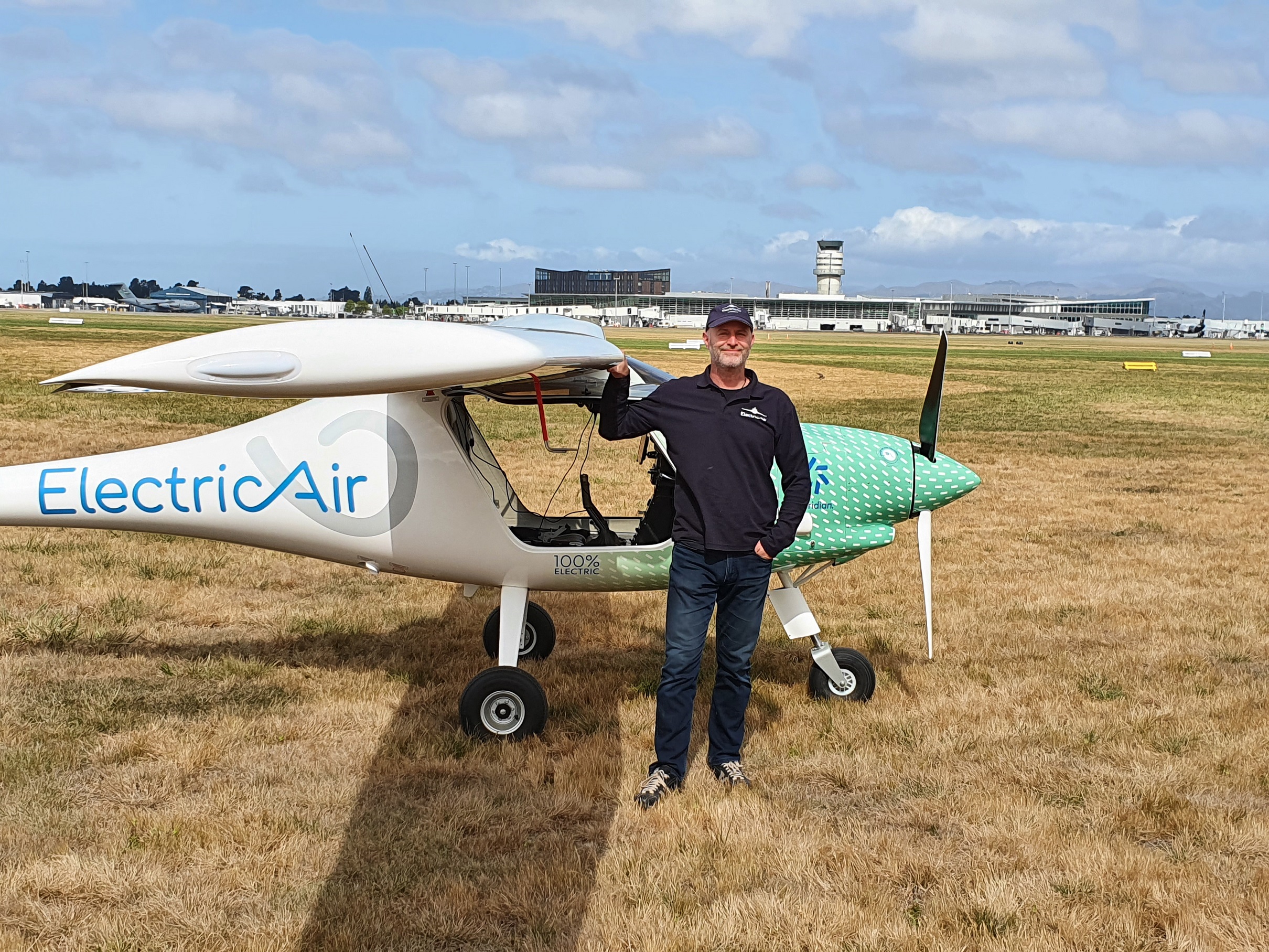 Gary with eplane at christchurch airport-sml